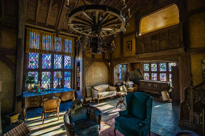 Forgotten Places Full of Surprises: 96 Wild Finds from Urban Explorers