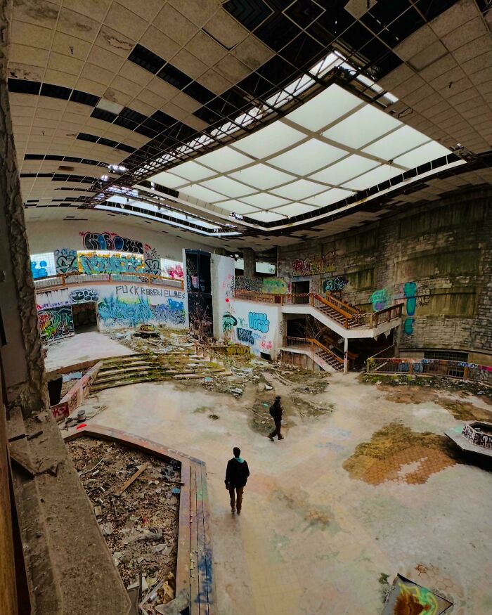 Forgotten Places Full of Surprises: 96 Wild Finds from Urban Explorers