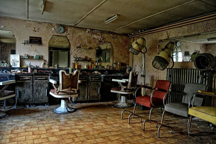 Forgotten Places Full of Surprises: 96 Wild Finds from Urban Explorers
