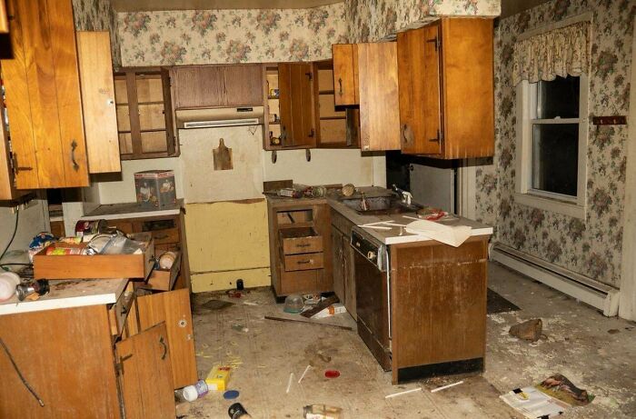Forgotten Places Full of Surprises: 96 Wild Finds from Urban Explorers
