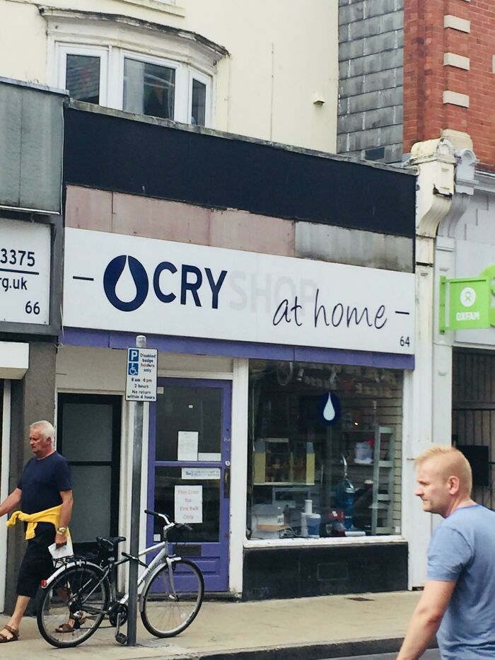 Poor Color Choice Ruins This Shop Sign