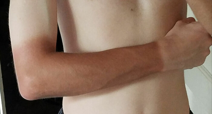 Started Wearing Uniform and Gloves Outside at Work, Now I Look Like This