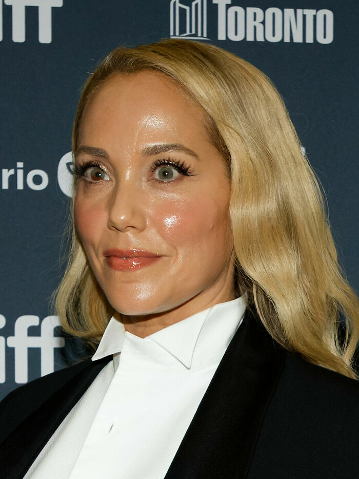 Elizabeth Berkley: Saved By the Bell Star with Electric Eyes