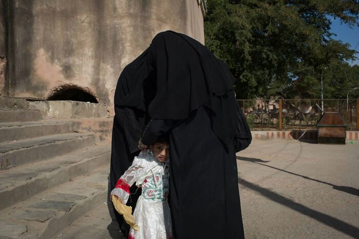 31 Street Photos That Might Just Trick Your Brain (Look Twice!)