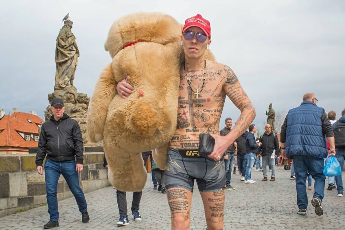 31 Street Photos That Might Just Trick Your Brain (Look Twice!)
