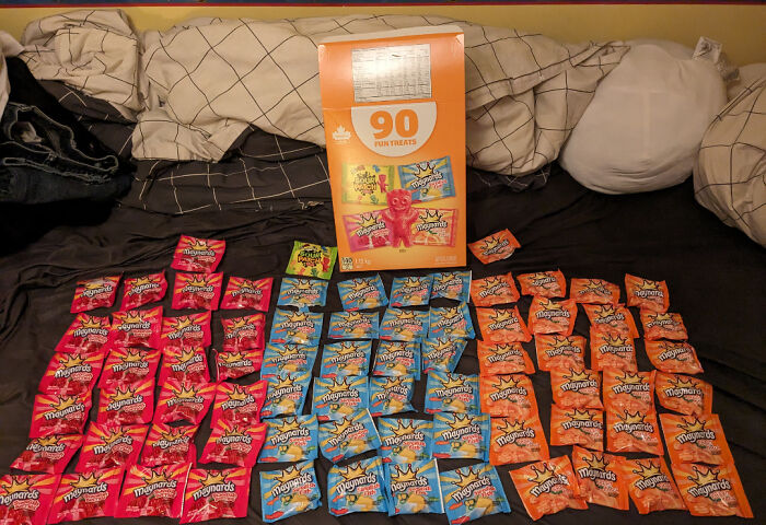 Box Claims 90 Treats but Only 75 Candy and 1 Sour Patch Kid