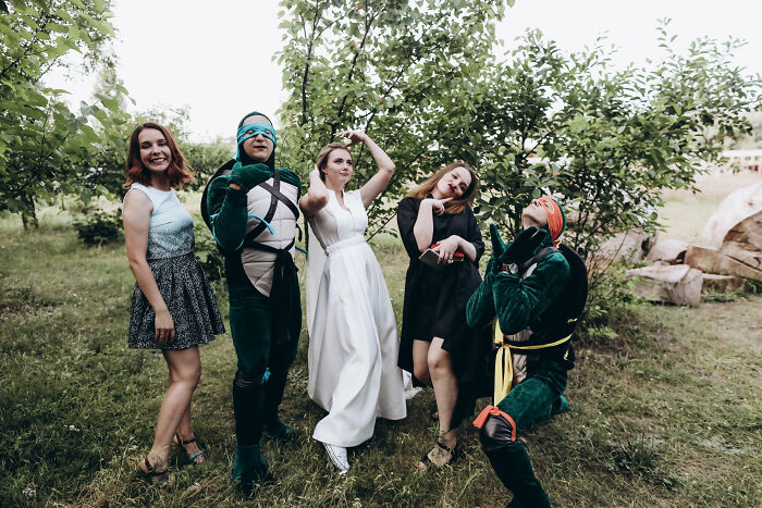 Wait, People Actually Shared Their Most Cringe Wedding Photos?! (43 Pics of Pure Comedy)