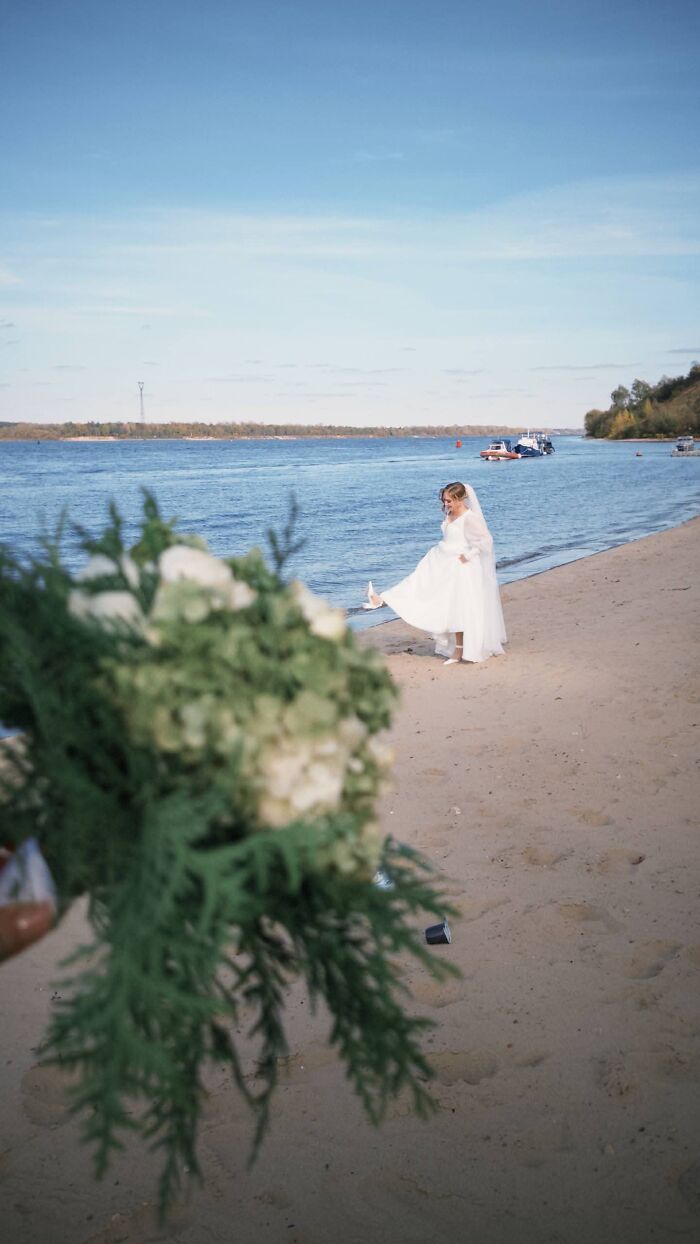 Wait, People Actually Shared Their Most Cringe Wedding Photos?! (43 Pics of Pure Comedy)