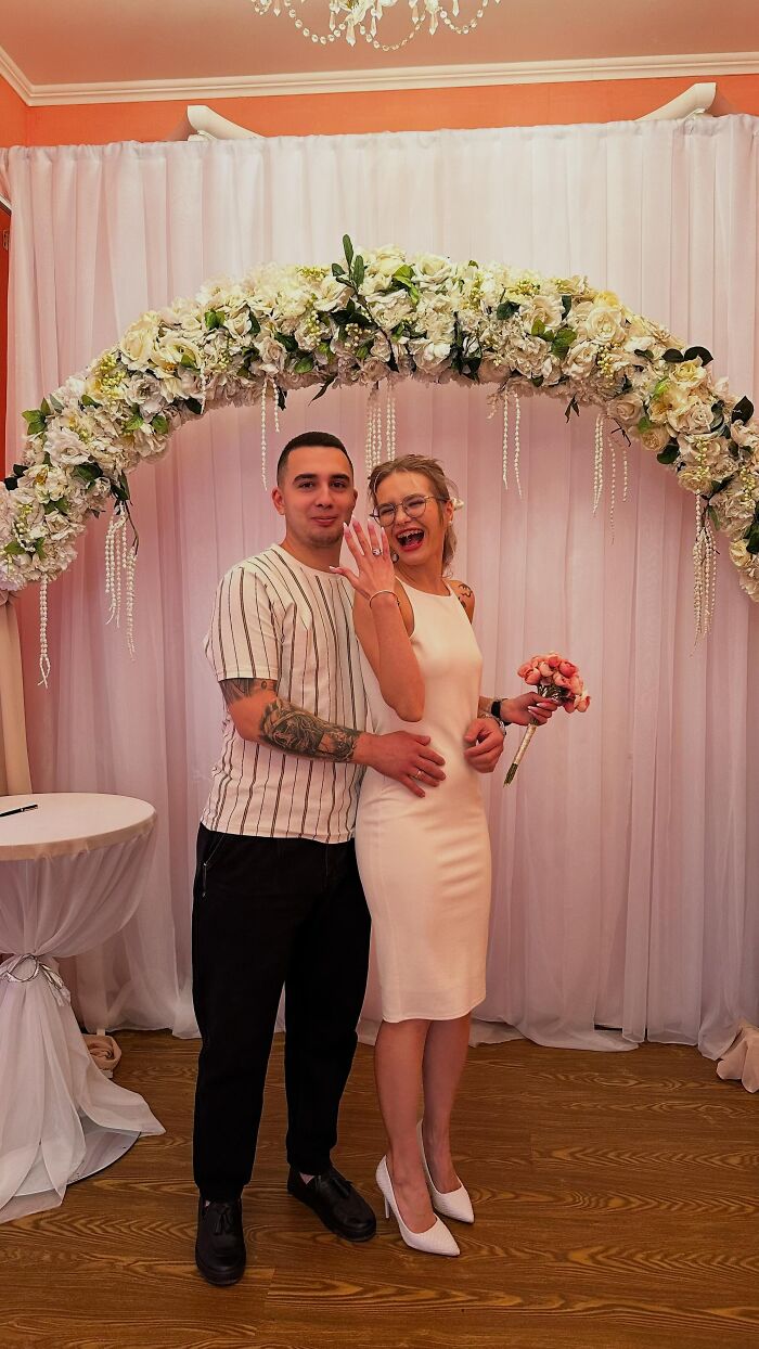 Wait, People Actually Shared Their Most Cringe Wedding Photos?! (43 Pics of Pure Comedy)