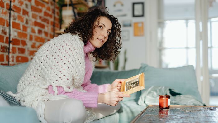 I Photoshop-Deleted My Boyfriend’s Ex From Family Photos, and He’s Losing It