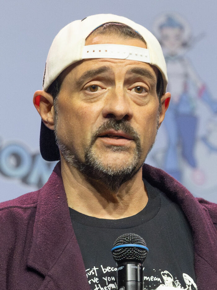 Kevin Smith: The Comic Loving Filmmaker Who Sold Comics to Make a Movie