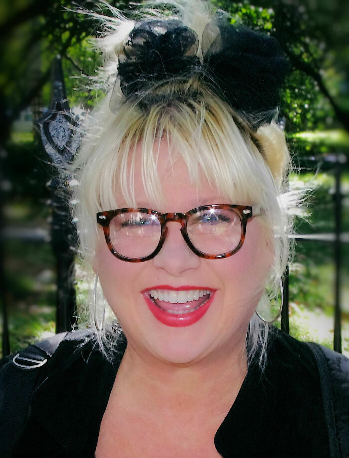 Victoria Jackson: The Handstand Lovin’ Comedian Who Once Was a Gymnast