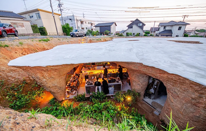 Hidden House & Restaurant: The Ultimate Peekaboo Spot