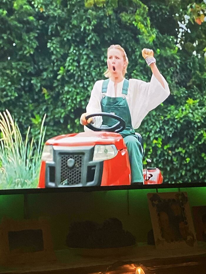 Kristen Bell’s ‘Hold’ Screaming Is a Pain