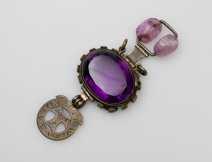 The ‘Delhi Purple Sapphire’ That Wasn’t Even A Sapphire!