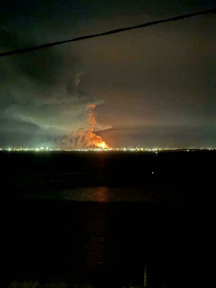 Big Fire At Geelong Oil Refinery Looking Intense!