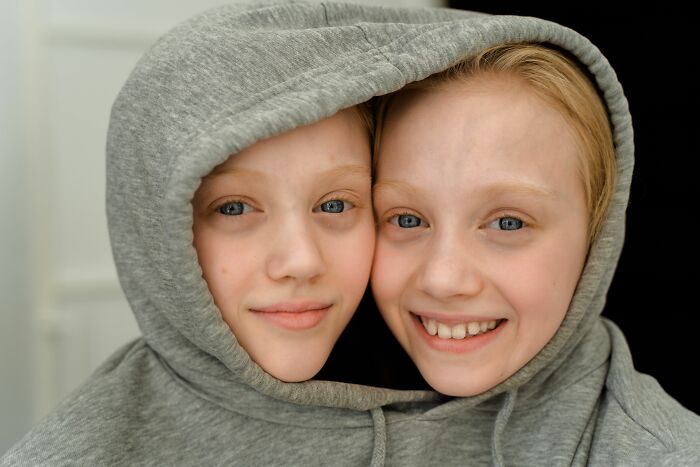 Oops! 51 Hilarious Twin Mix-Ups That Could Totally Star in Their Own Comedy