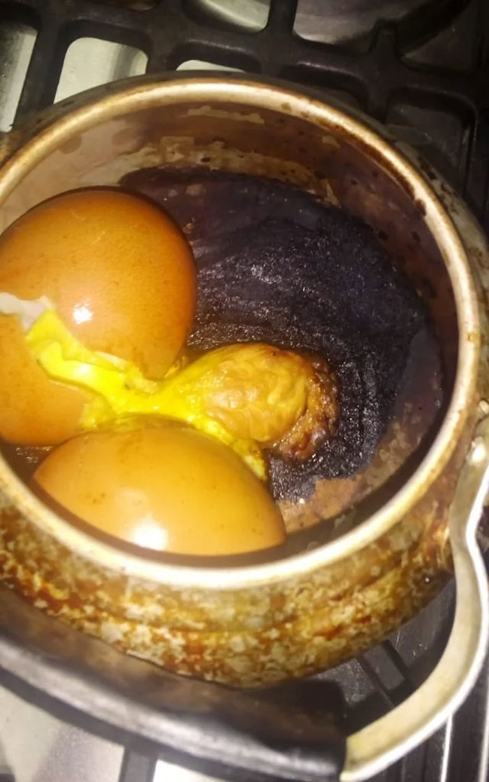 Forgot To Add Water When Boiling Eggs. Cooking 101 Fail