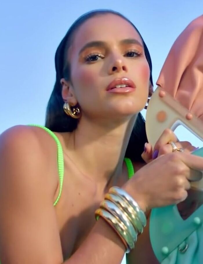 Bruna Marquezine: Brazil’s Bright Star, 31
