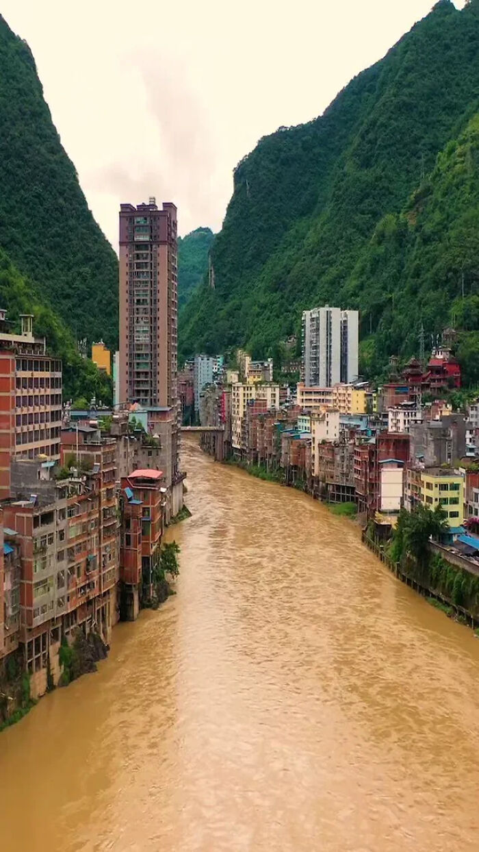 Yanjin: The World’s Narrowest City (Literally)