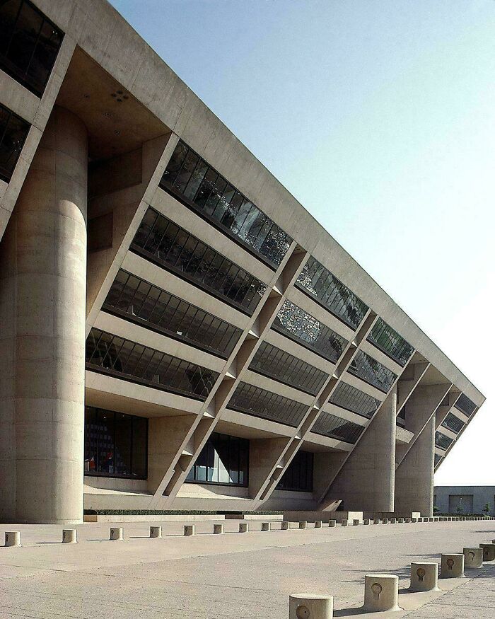 Dallas Considering Demolition Of Im Pei’s City Hall Because Repairs Are Too Pricey