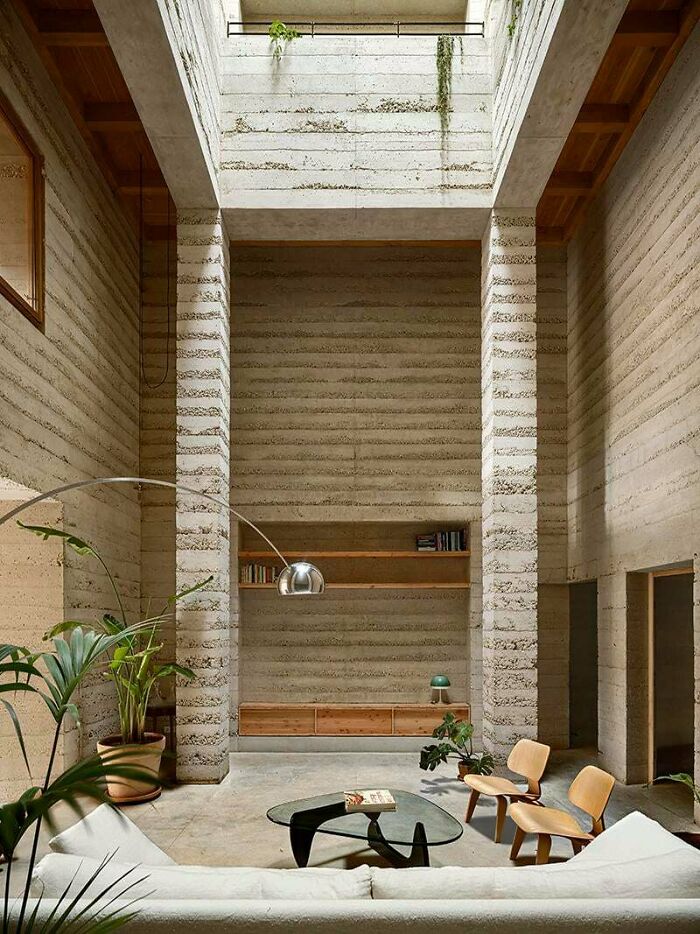 The 1736 House In Barcelona: Central Space Goals