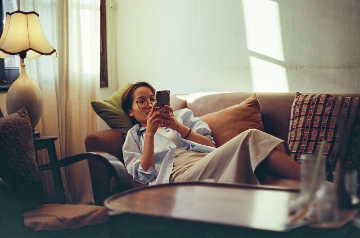 The 57 Weird Habits Everyone Thinks Are Harmless (But Aren't, Says Older Folks)