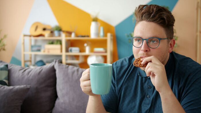 The 57 Weird Habits Everyone Thinks Are Harmless (But Aren't, Says Older Folks)