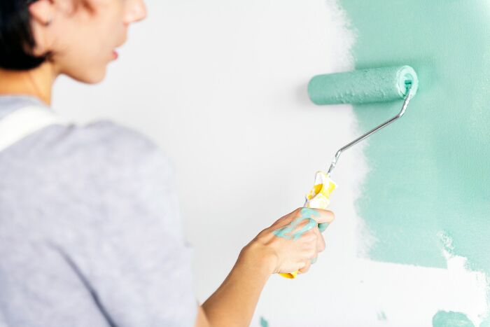 The 57 Weird Habits Everyone Thinks Are Harmless (But Aren't, Says Older Folks)
