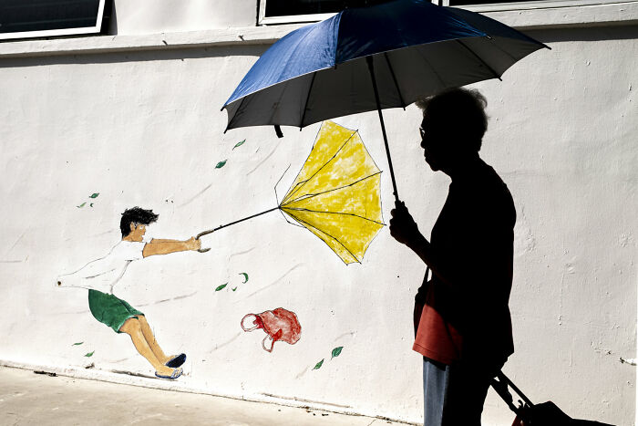 47 Street Photos That Nailed The Perfect Moment (You Won't Believe #23)