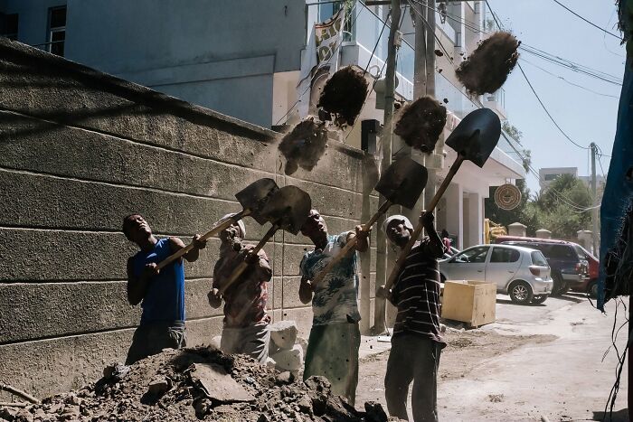 47 Street Photos That Nailed The Perfect Moment (You Won't Believe #23)