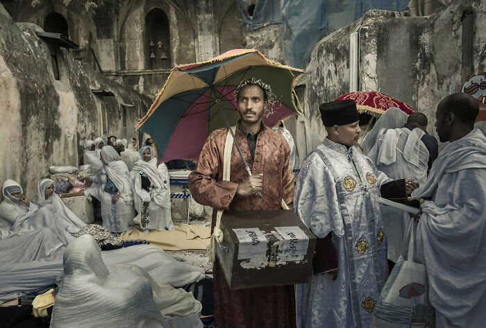 47 Street Photos That Nailed The Perfect Moment (You Won't Believe #23)
