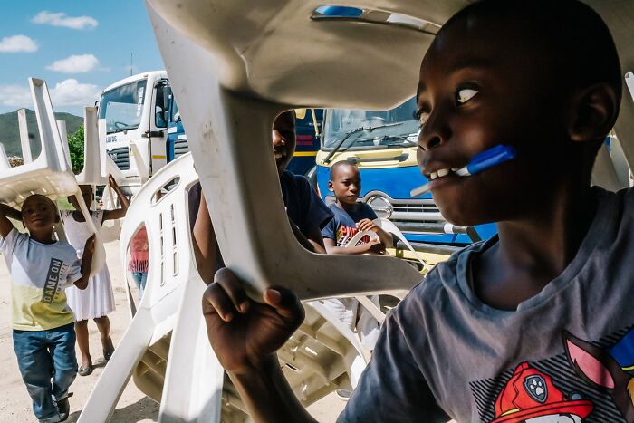 47 Street Photos That Nailed The Perfect Moment (You Won't Believe #23)