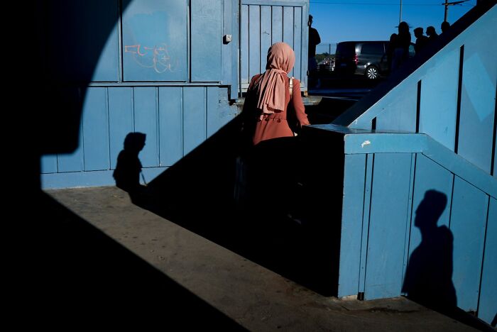 47 Street Photos That Nailed The Perfect Moment (You Won't Believe #23)