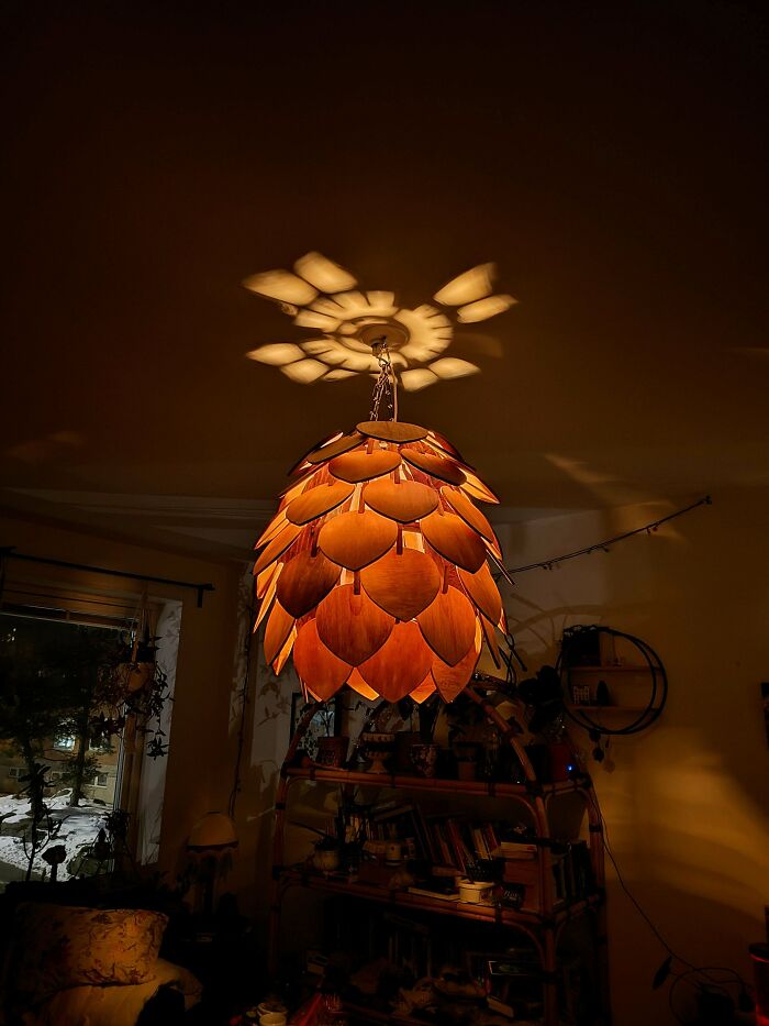 Built A Handmade Lamp For My GF, And It’s Perfectly Wobbly