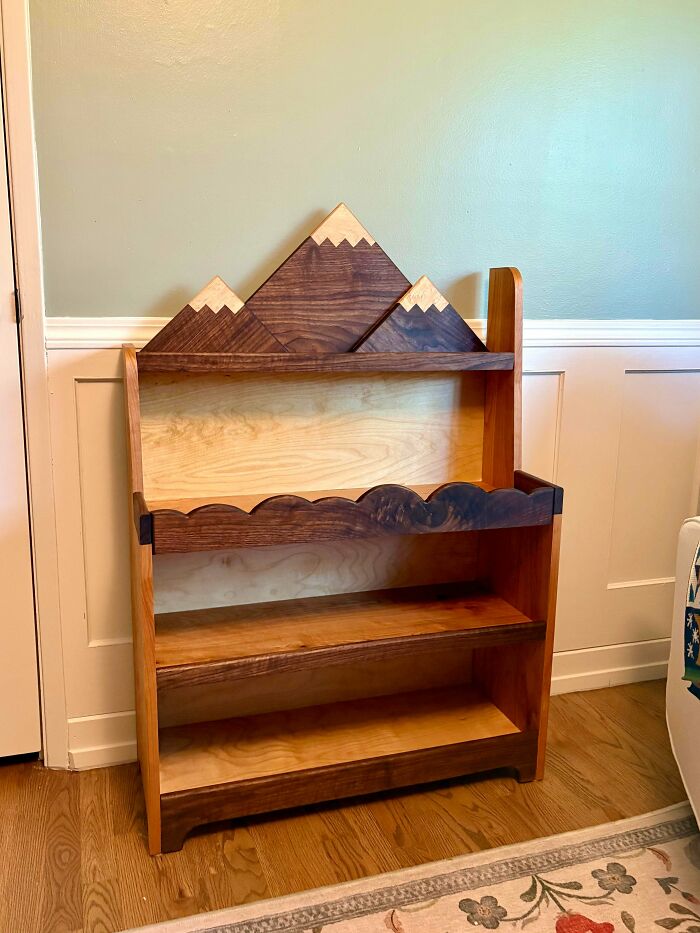 Built A Nursery Bookshelf And It’s Pure Cute Overload