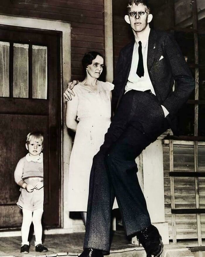 The Tallest Man in History Was Almost 9 Feet Tall!