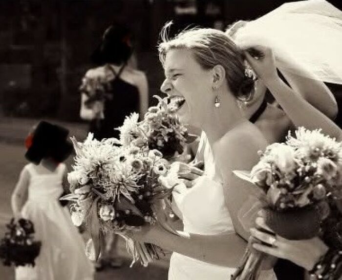 20 Seconds Before Walking Down The Aisle, I Had To Scrap My Veil Thanks To A Bird’s 'Gift'