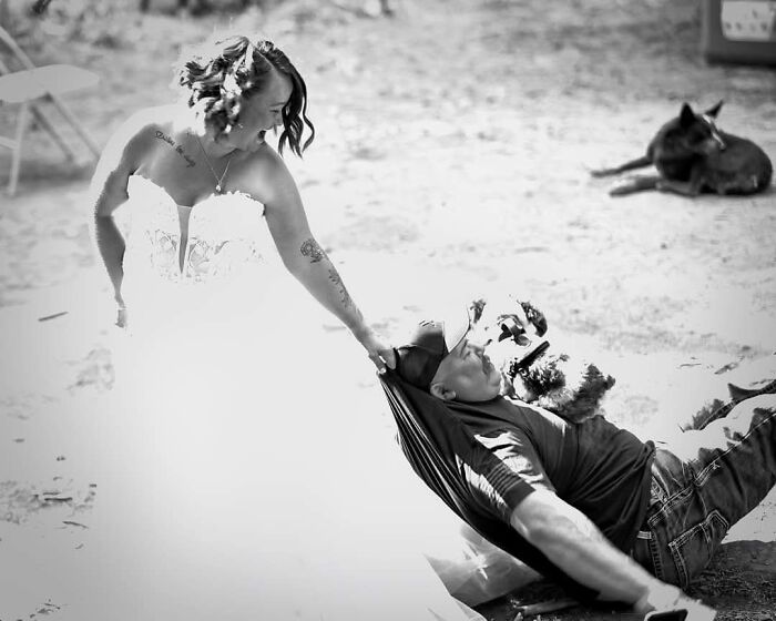 Oops! 82 Wedding Photos That Prove Nothing Goes Quite As Planned