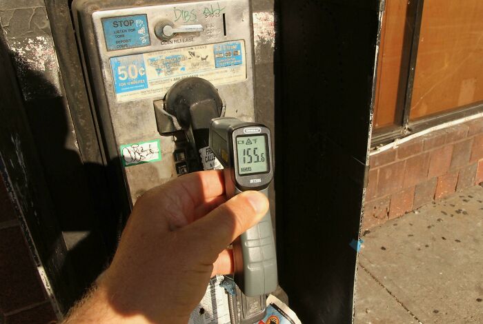 Looked for the Hottest Thing in My Neighborhood During the Heatwave — Found a 155.6°F Broken Payphone Handpiece