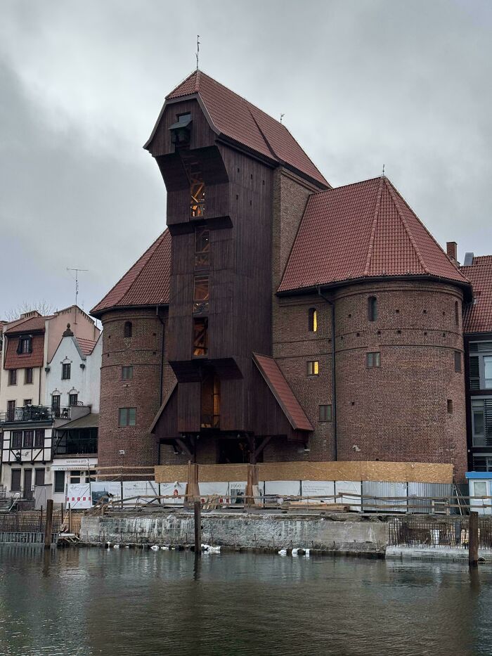 The Żuraw Crane in Gdańsk: Medieval Port Boss