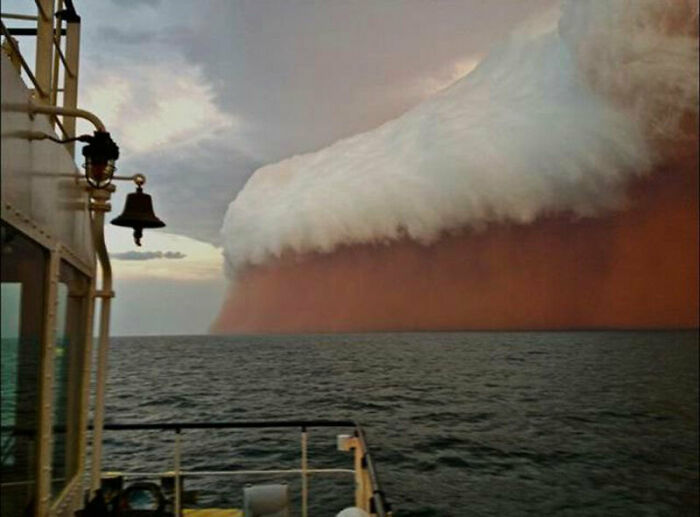 Australia’s Dust Storm Scene: Mother Nature’s Drama Unfolds