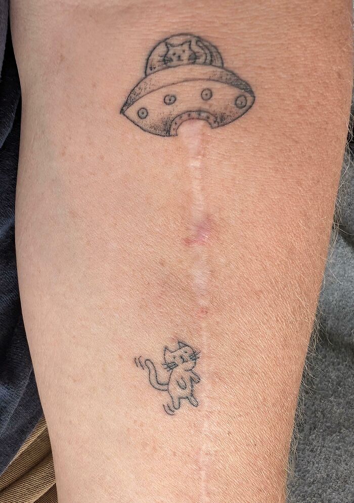 UFO Tattoo Showing Off A Scar In Style