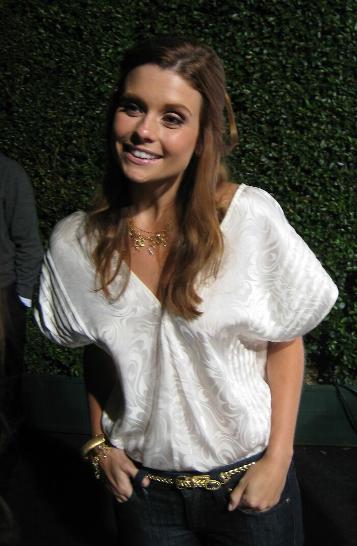 JoAnna Garcia Swisher Hits 47 (The Comfy TV Star)