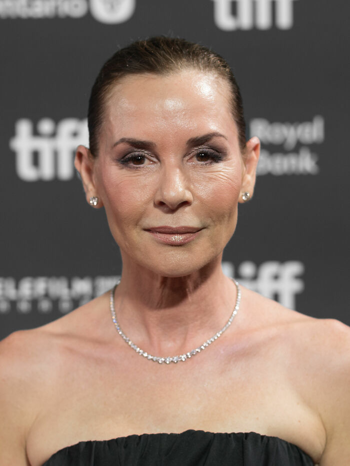 Embeth Davidtz: Master of Drama and Language Learning