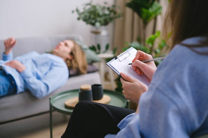 The Wildest Mental Health Struggles Therapists Say Are the Toughest to Handle