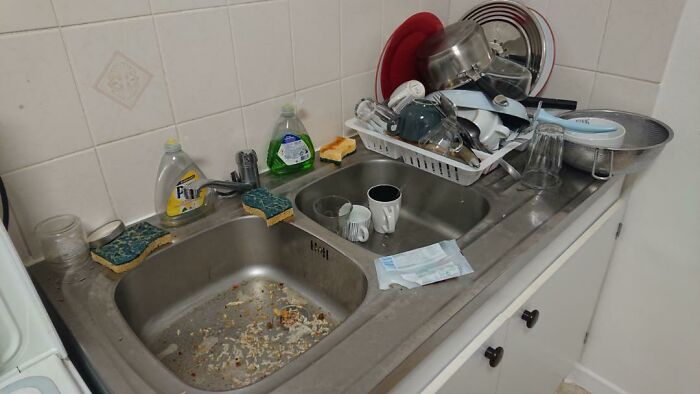 My Boyfriend Does The Dishes… And Then This Happens To The Sink