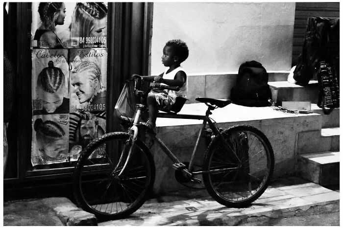 40 Street Photos That Totally Surprise You Around Every Corner