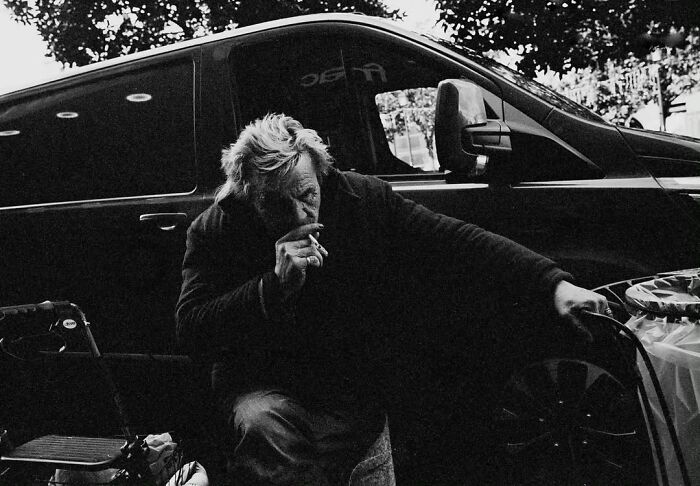 40 Street Photos That Totally Surprise You Around Every Corner