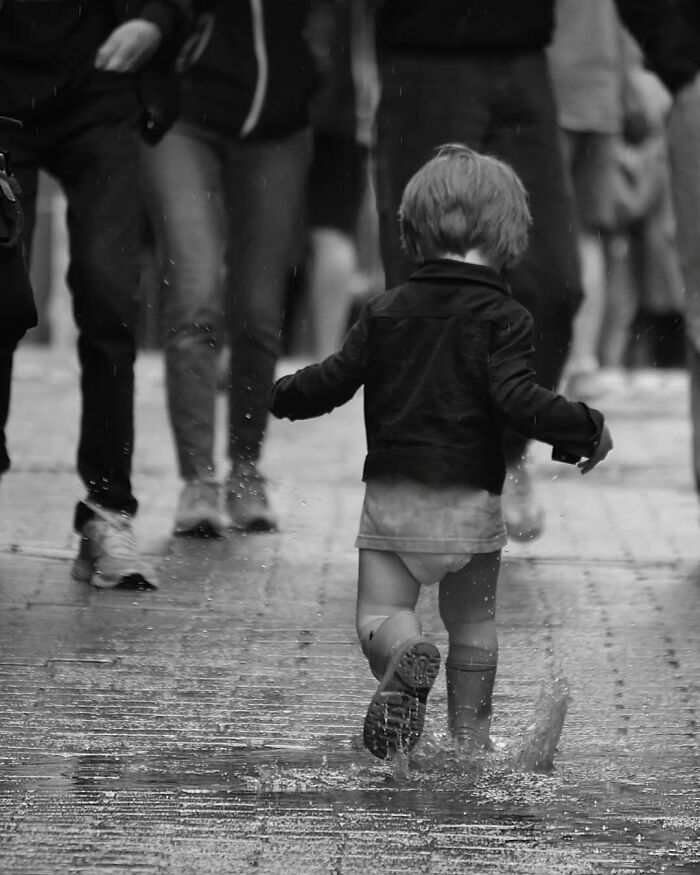 40 Street Photos That Totally Surprise You Around Every Corner